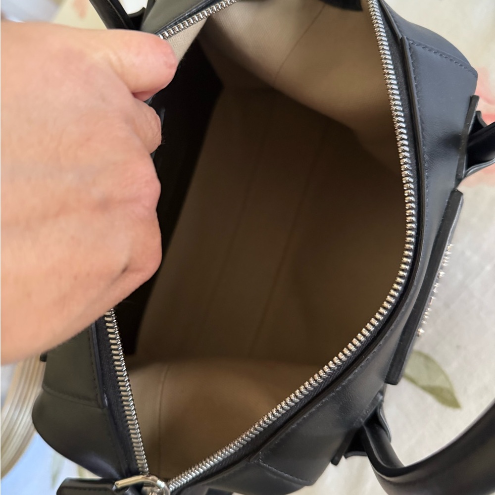 Givenchy Smooth Calfskin Small Soft Antigona Black - Picture 11 of 16